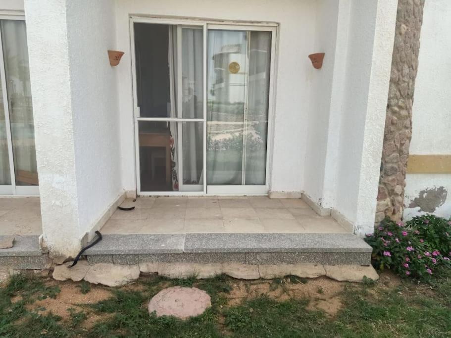 شقه مع جنينه هاديه Apartment *
