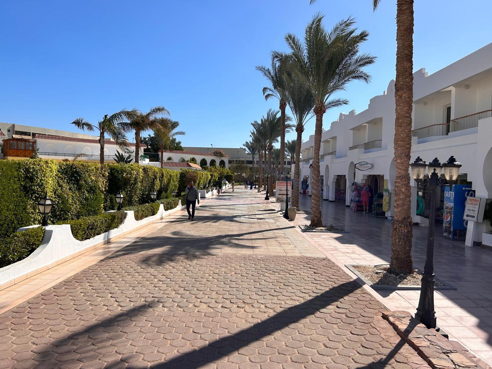 3-bedroom On The Third Floor With 3 Balconies And Lovely Pool View, Street View And Free Access In Hills *