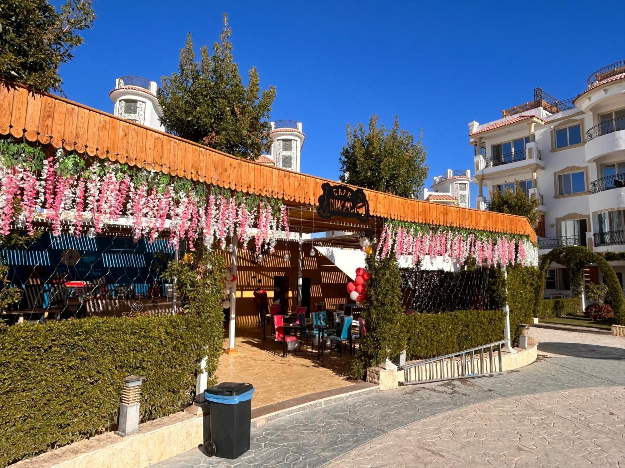 3-bedroom On The Third Floor With 3 Balconies And Lovely Pool View, Street View And Free Access In Hills Appartement *