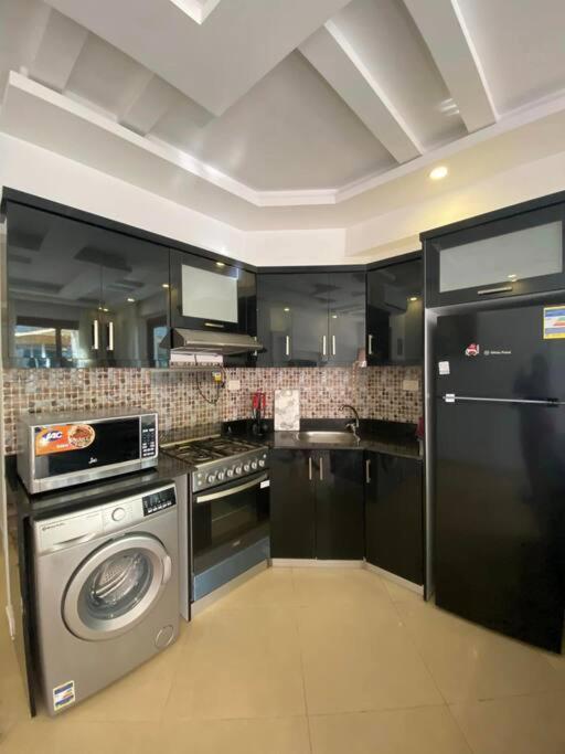 3-bedroom On The Ground Floor With Pool View, Personal Garden Area, Backyard, And Free Access In Hills