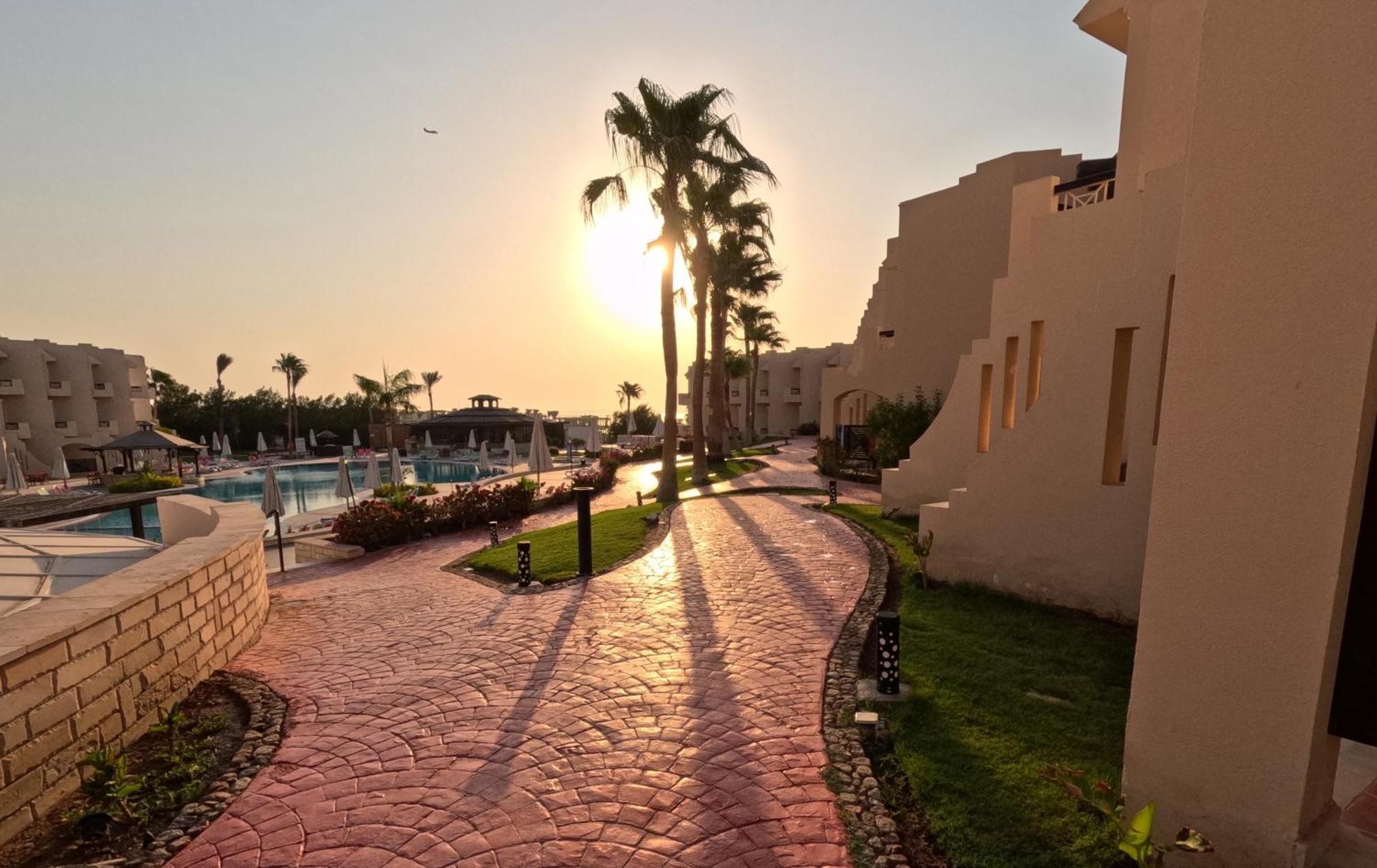 Ivy Cyrene Adults Friendly 13 Resort