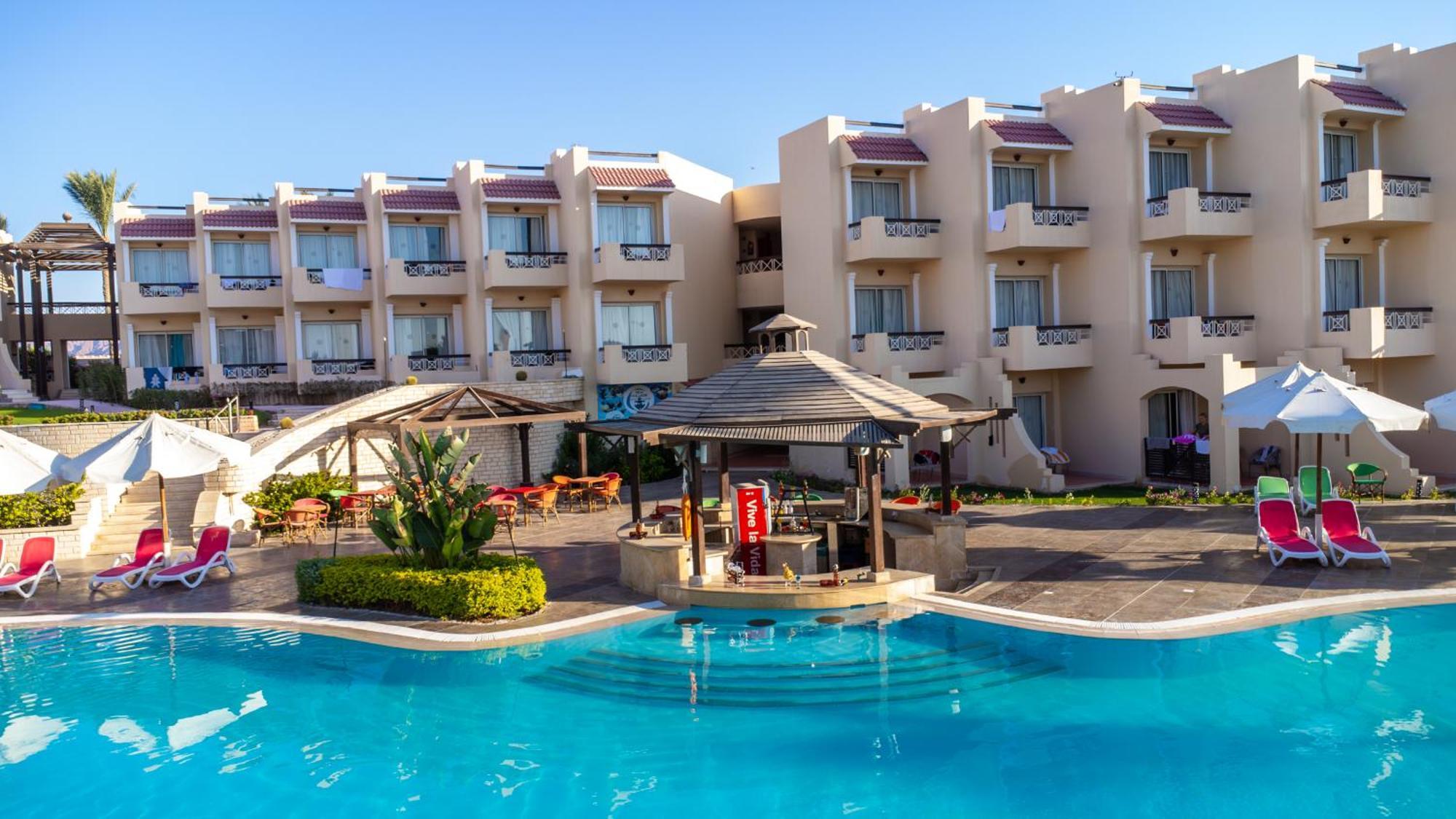 Ivy Cyrene Adults Friendly 13 Resort