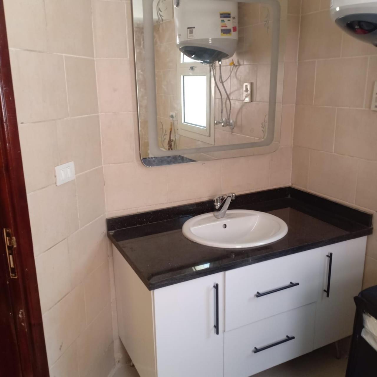Apartment Oasis - Stunning 3 Bedroom Retreat