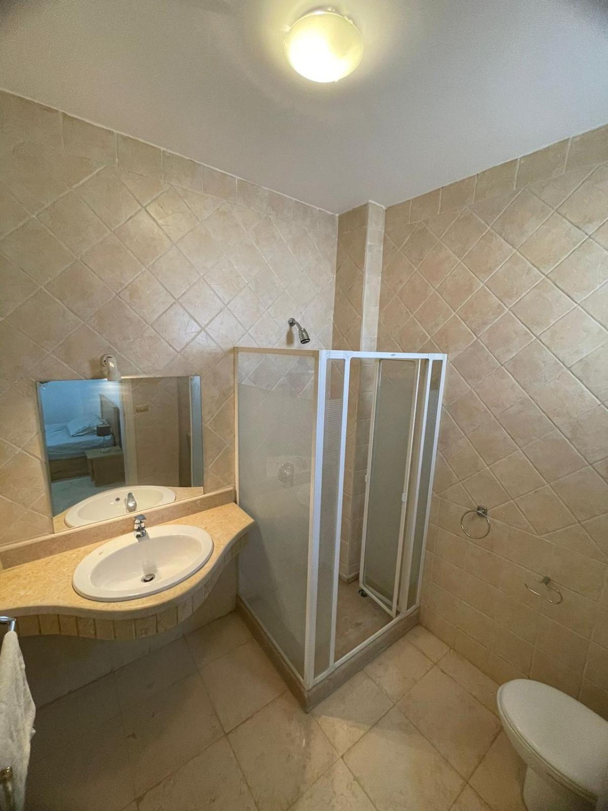 2 Bedroom Sheikh Apartment *
