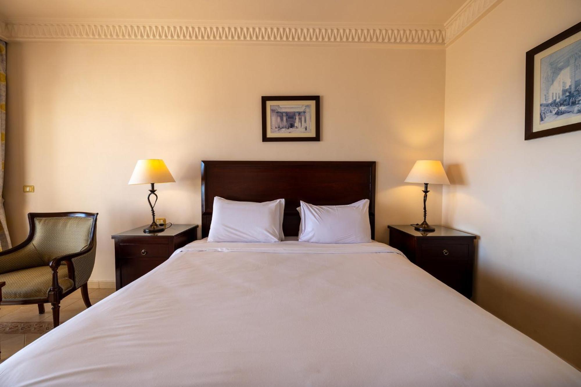 Continental Plaza 4*
