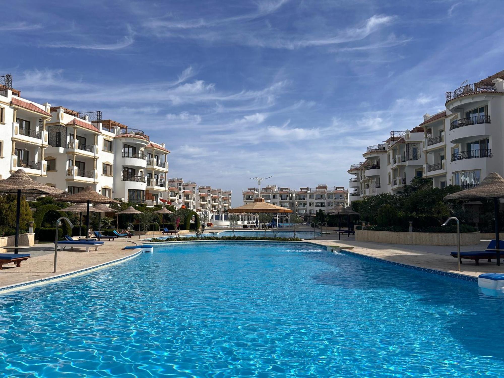 2-bedroom On The Second Floor With A Balcony And Amazing Pool View & Free Access In Hills *