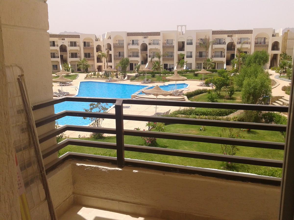 Apartment With Pool View In Sunny Lakes