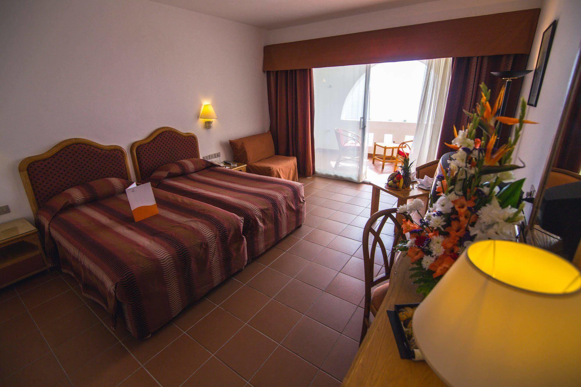 Domina Oasis & Resort