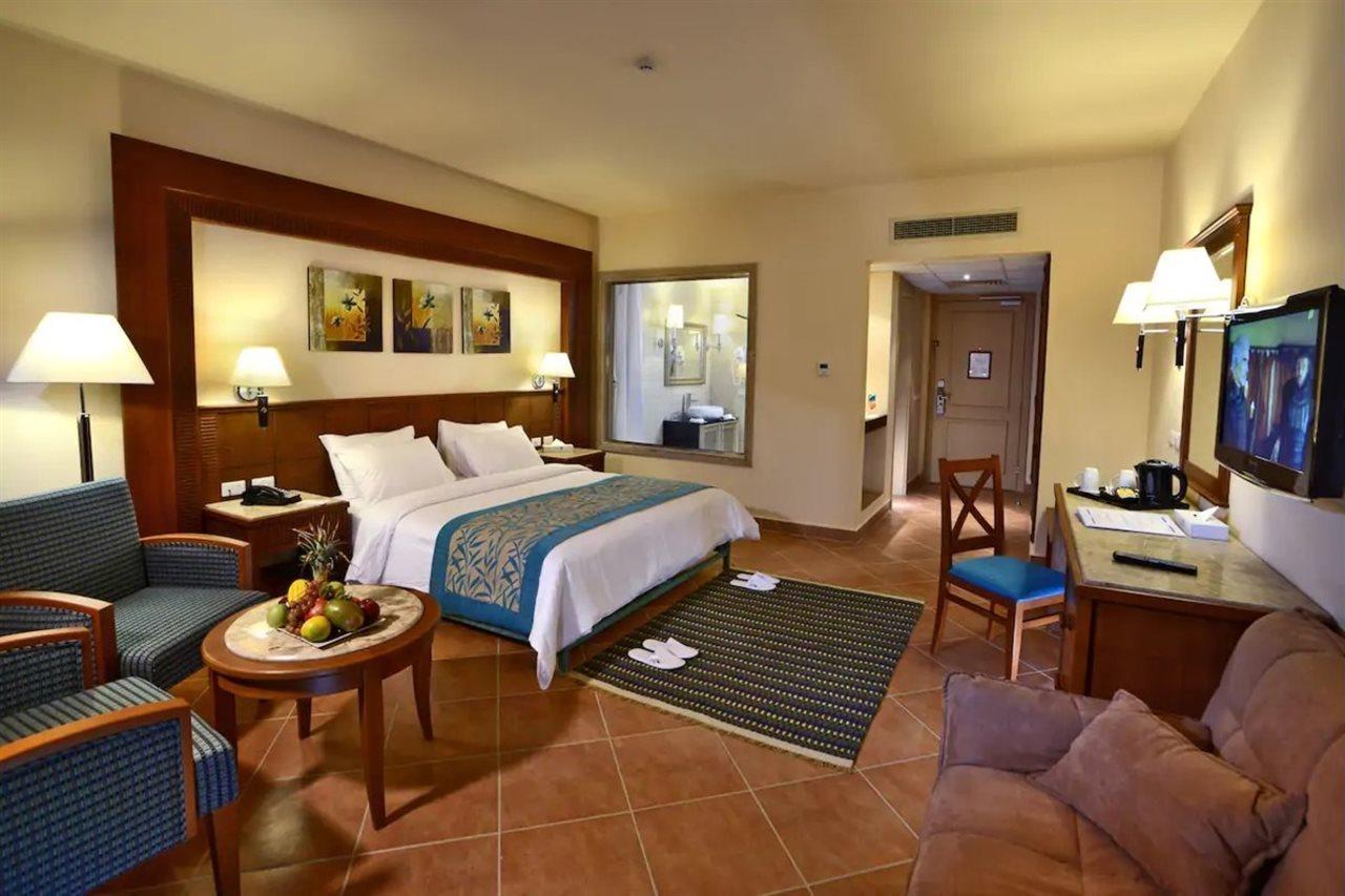 Charmillion Gardens Aquapark Resort